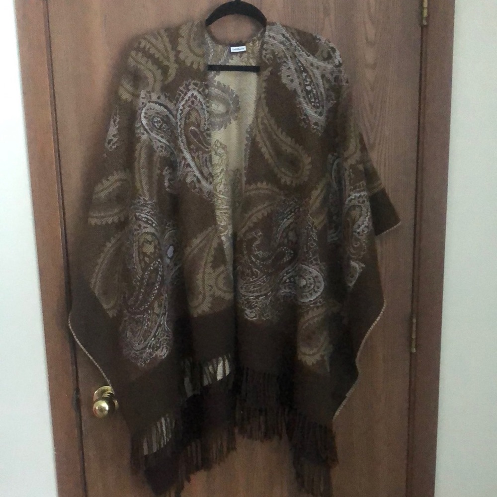 Brown, Tan, White Paisley Shawl